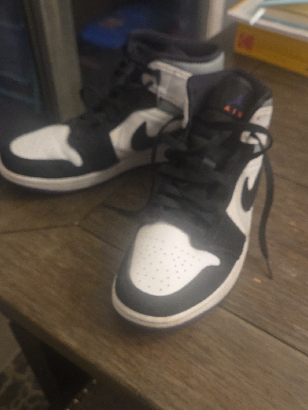 Jordan 1 Mid